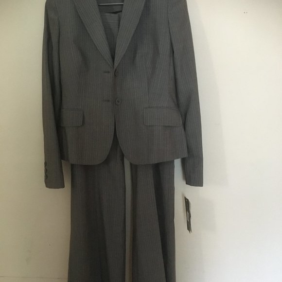 Anne Klein two piece Suit - Picture 9 of 9